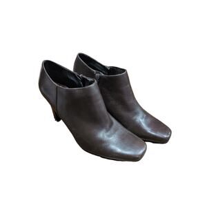 BANDOLINO WOMEN'S BROWN LEATHER ANKLE BOOTS SIZE 7M HEELS